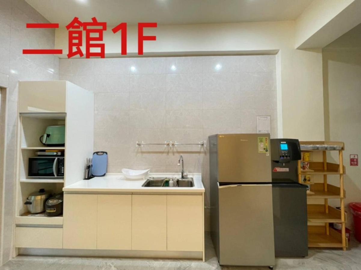 芹菜芋頭親子民宿 T'ai-tung Exteriör bild